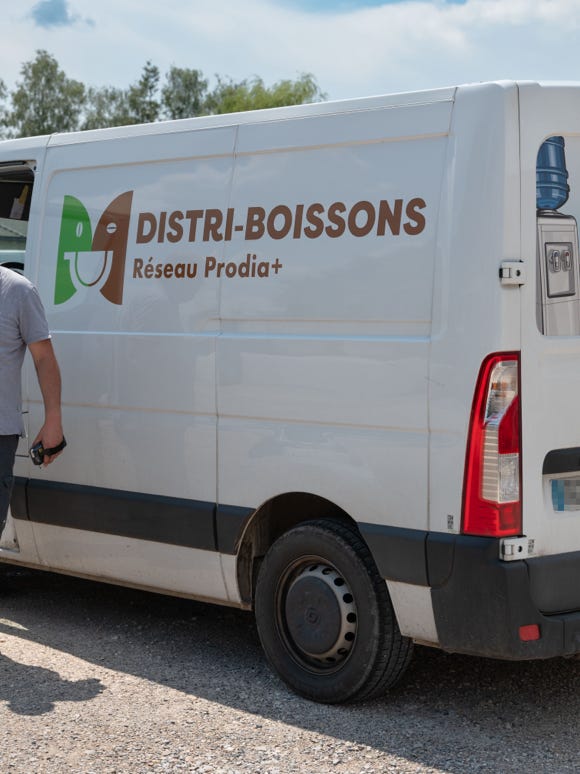 Distri-boissons Mangenot 99 E